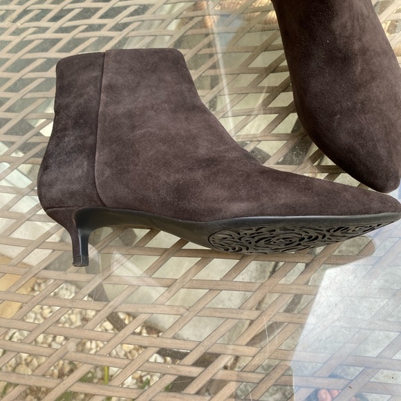 ❤️Sold❤️Taryn Rose Bootie - Picture 2 of 4